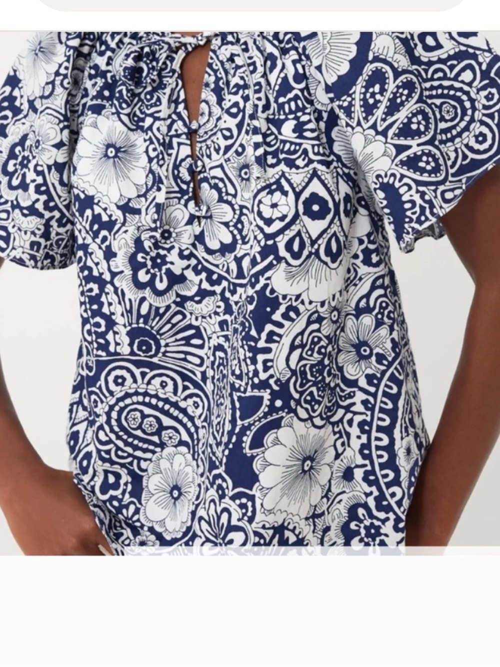 Hyacinth House Tuckernuck Navy and White Floral Thea Blouse Size Small